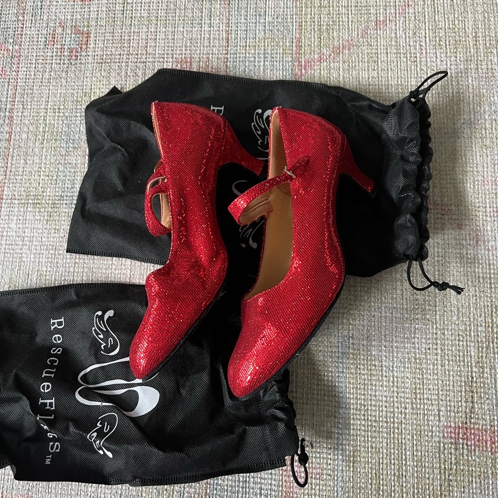 Women’s red sparkly dorthy costume shoes